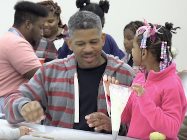  Dad and daughter decorating cupcakes